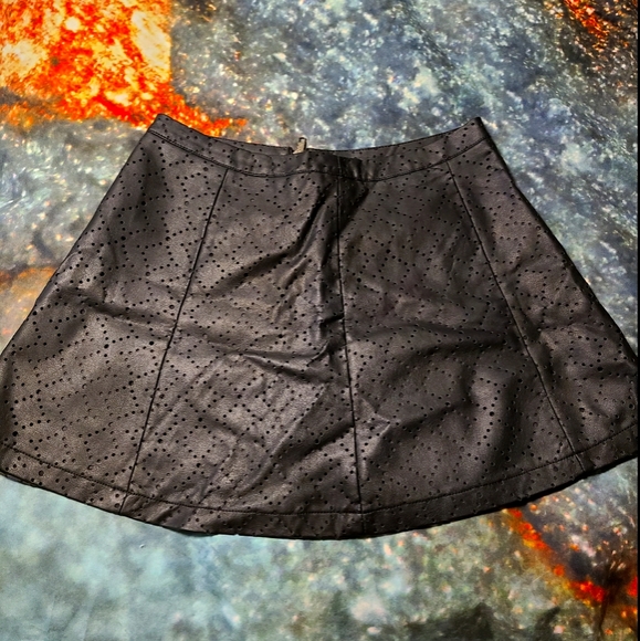 Black leather skirt - Picture 1 of 2